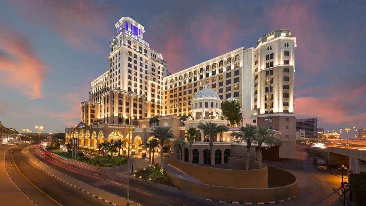 Aspen Chalets By Kempinski Hotel Mall Of The Emirates Dubai Exterior photo